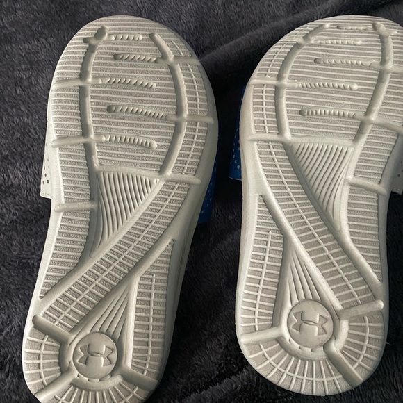 Under armour slides - Picture 2 of 3